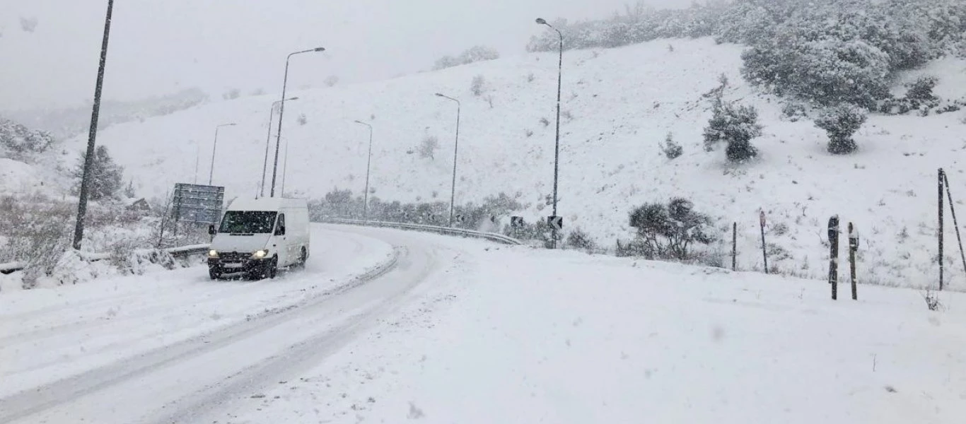 Φθιώτιδα: Σφοδρή χιονόπτωση - Έκκληση στους οδηγούς να αποφεύγουν τις μετακινήσεις στην περιοχή